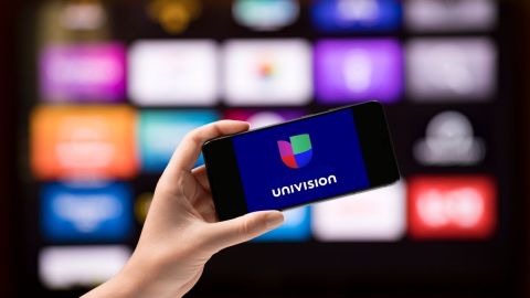 La televisora acusa a Google de imponer un “impuesto hispano” en YouTube TV.