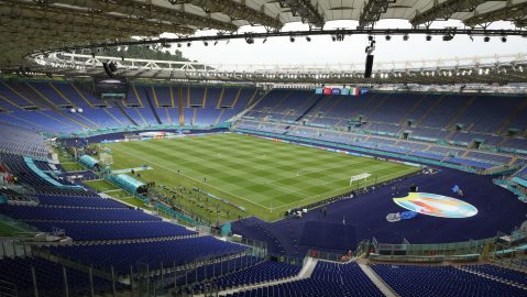 Imagen referencial campo de fútbol en Italia.