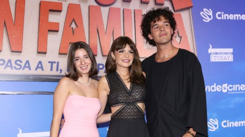 Itatí Cantoral acompañada de sus hijos.