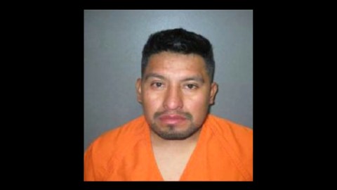 Juan Ralios Batz, de 30 años, nacido en Guatemala, es buscado por las autoridades.