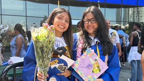 Karla y Camila se graduaron en junio en una ceremonia en el Madison Square Garden.
