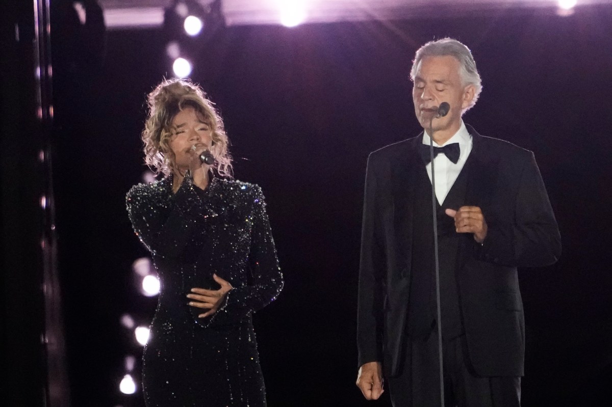 Karol G cantó a dúo con Andrea Bocelli en la plaza de San Pedro del Vaticano