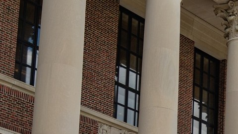 La Universidad de Harvard vive un escándalo por parte de un exalumno que defraudó por millones a varios excompañeros.