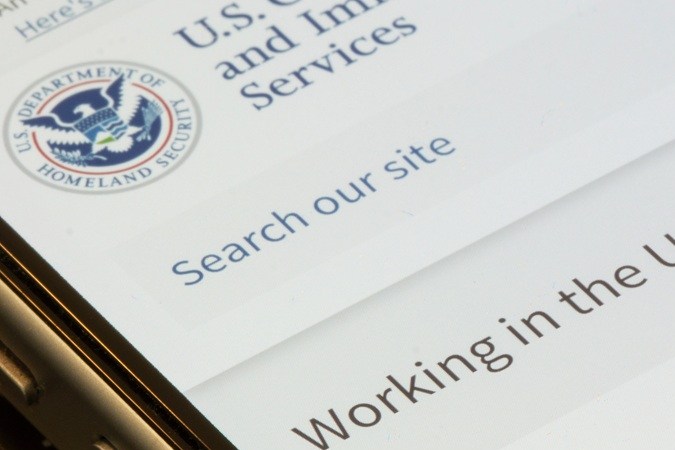 La visa H-1B es un instrumento para reclutar profesionistas altamente calificados de origen extranjero para EE.UU.