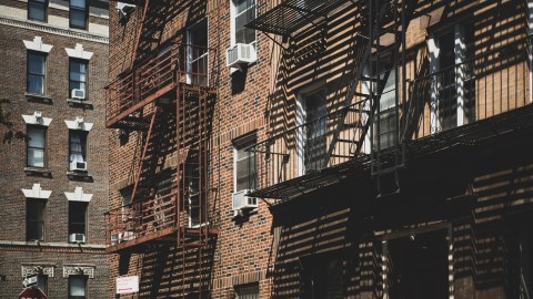 Las infracciones de vivienda de los edificios en quiebra de Pinnacle se cuadruplicaron entre 2019 y 2024.