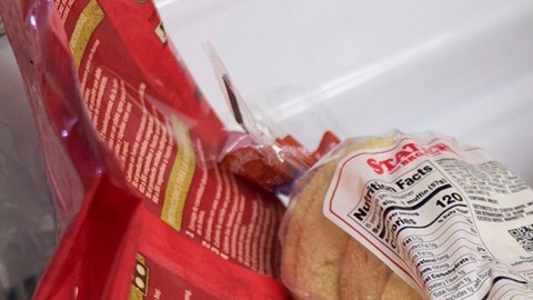 Los beneficios SNAP ayudan a unos 42 millones de estadounidenses de bajos recursos a adquirir alimentos básicos.