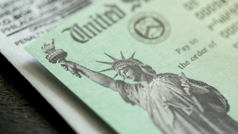 Los cheques de estímulo son una alternativa ante la creciente fiscal y el incremento en el costo de la vida.