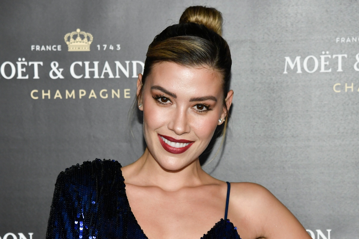 Michelle Salas, hija de Luis Miguel, aparece en muletas y cuenta lo que le ocurre