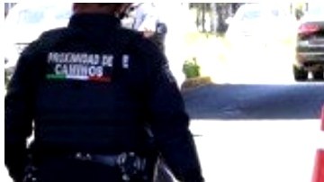 Los servicios médicos trasladaron a la familia del periodista a un hospital.