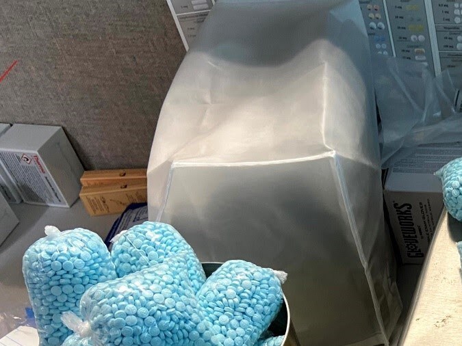 Paquete de fentanilo incautado que iba destinado a la familia Rivera en mayo de 2021.