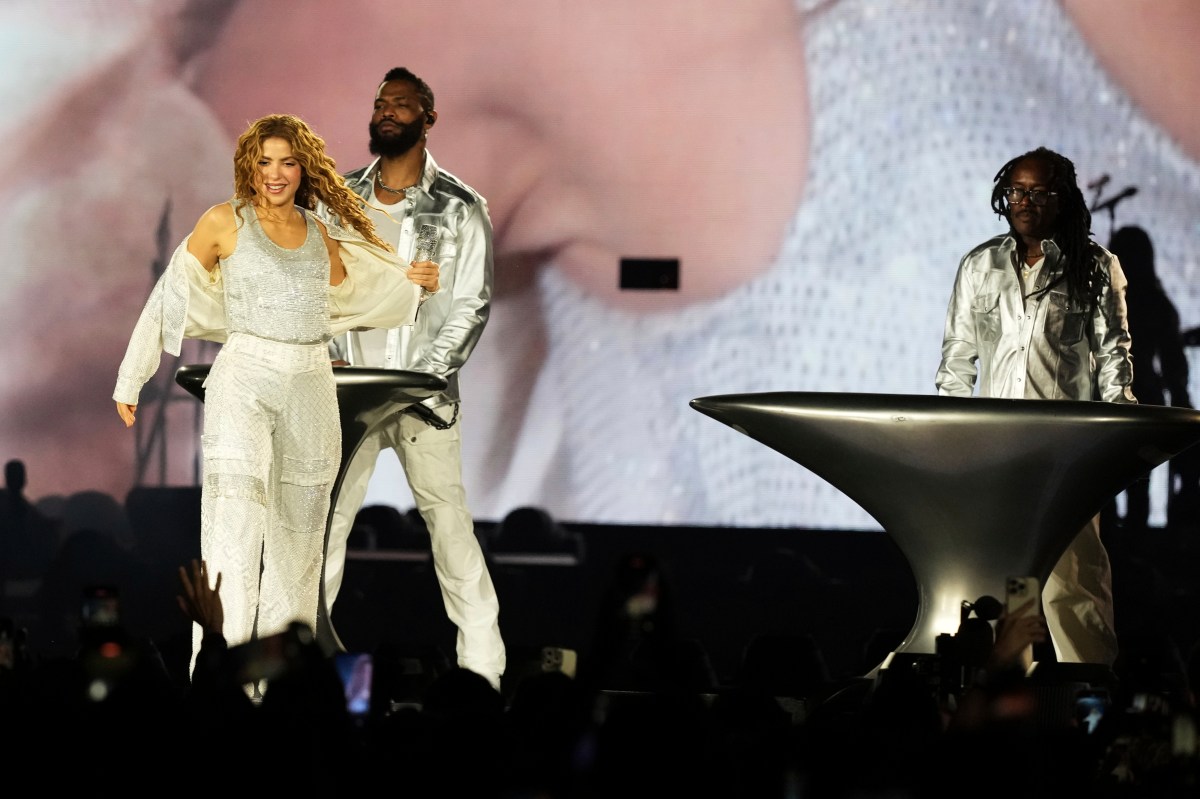 Shakira invita a Danna para el último de sus conciertos en el estadio GNP Seguros de México