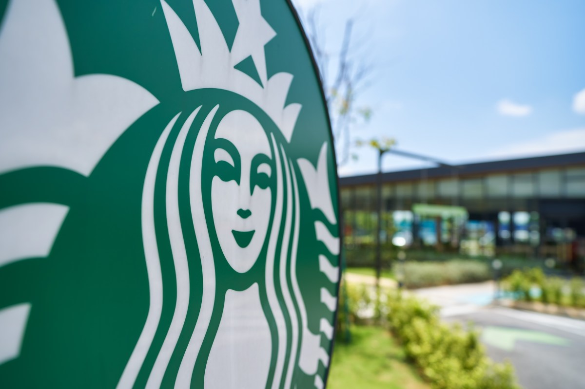 Starbucks lanza vasos de Halloween y nuevas bebidas proteicas para el otoño