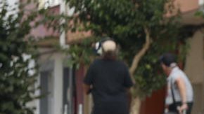 Manifestantes propalestinos protestan durante la decimoquinta etapa de la Vuelta ciclista a España que se disputa este domingo entre Vegadeo (Asturias).