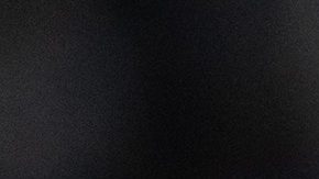 Sergio Ramos discute con un juez de línea durante el duelo entre Rayados de Monterrey y Santos Laguna.