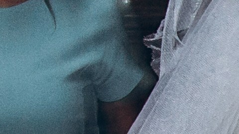 El curioso paso de baile ocurrió durante la recepción de una boda, viralizándose después en redes sociales.