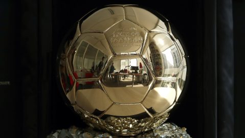 Trofeo del Balón de Oro. Imagen referencial.