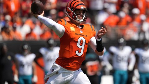 Joe Burrow durante el juego ante los Jacksonville Jaguars.