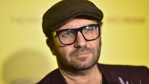 Brad Everett Young ganó reconocimiento como actor, escritor y fotógrafo.