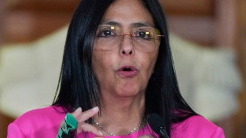 Vicepresidenta de Venezuela confirmó envío de carta a Donald Trump para "dialogar"