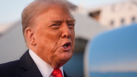 Trump niega una guerra con Chicago y asegura que “limpiará” las ciudades de EE.UU.