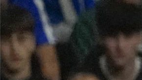 El defensa del Barcelona Ronald Araújo (2-i) celebra con Marcus Rashford (i) tras marcar el tercer gol, durante el partido de la sexta jornada de LaLiga EA Sports que Real Oviedo y FC Barcelona han disputado este jueves en el estadio Carlos Tartiere.