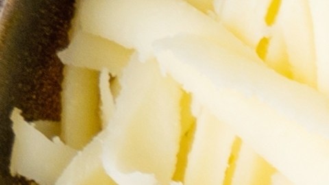 La lasaña de calabacín es una forma deliciosa y saludable de disfrutar este platillo son la pasta.