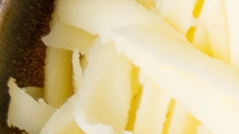 La lasaña de calabacín es una forma deliciosa y saludable de disfrutar este platillo son la pasta.