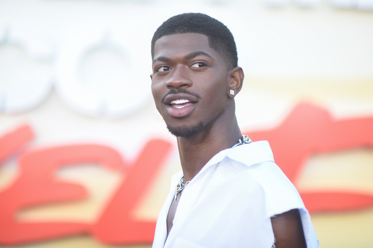 Lil Nas X entra a rehabilitación tras caminar sin ropa y agredir a policías
