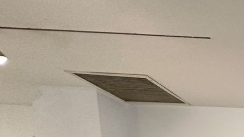 Algunas de la piezas arqueológicas  recuperadas y exhibidas en el consulado general de México.