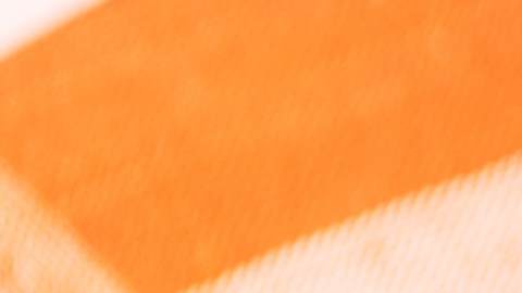 Las alitas de pollo realzan el sabor del caldo.