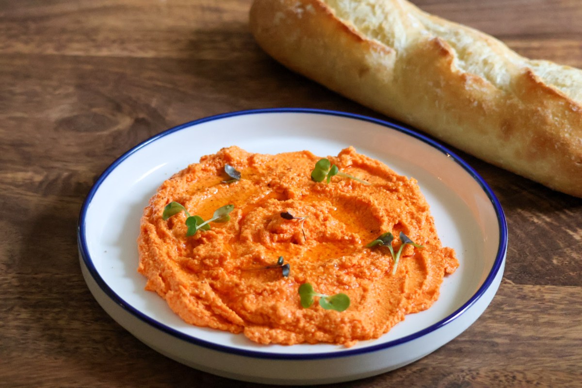 Columna de Doreen Colondres: Dip de queso feta DOP y pimientos de piquillo