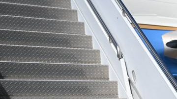 La gobernadora de Puerto Rico, Jenniffer Gonzalez, recibe a Pete Hegseth en la isla