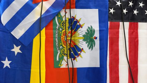 El fallo permitirá deportar a migrantes de Cuba, Haití, Nicaragua y Venezuela bajo visa humanitaria.
