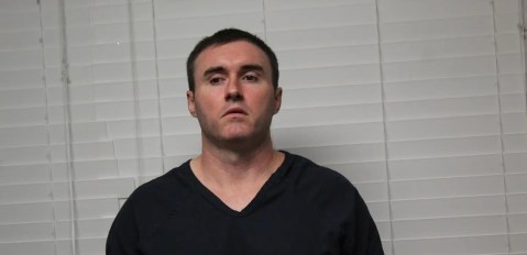 Derrick Alling enfrenta homicidio en primer grado.