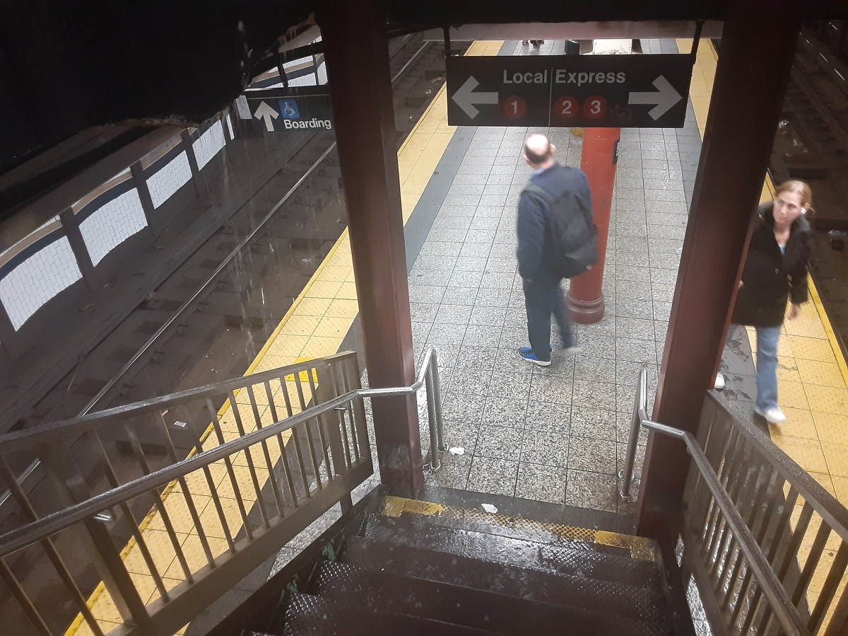 Dos personas murieron ahogadas en sótanos durante tormenta en Nueva York; récord de lluvia acumulada