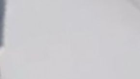 La madre fue captada en video llevando a su bebé al Metro de NYC.