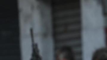 Integrantes de la Policía de Río de Janeiro trasladan a un grupo de personas durante un operativo este martes, en Río de Janeiro (Brasil).