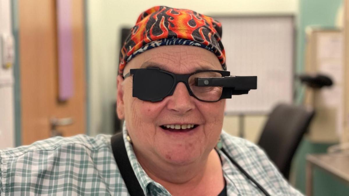 Un implante transforma vidas: pacientes ciegos vuelven a leer