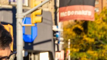 El Departamento de Transporte de la Ciudad de Nueva York anunció este lunes el inicio de la campaña de educación vial "Atardecer y Oscuridad" que incluye alertas a los peatones.