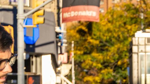 El Departamento de Transporte de la Ciudad de Nueva York anunció este lunes el inicio de la campaña de educación vial "Atardecer y Oscuridad" que incluye alertas a los peatones.