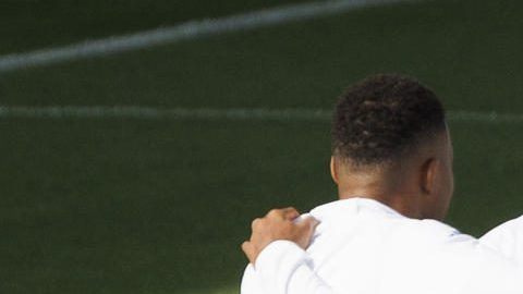 El defensa del Real Madrid Dani Carvajal durante el entrenamiento del equipo en la Ciudad Deportiva de Valdebebas previo su partido de Liga de Campeones contra la Juventus de Turín de mañana.
