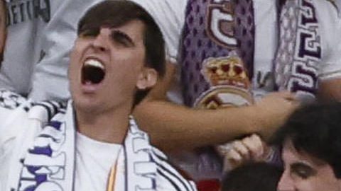 Los jugadores del Real Madrid celebran el gol marcado por el delantero Jude Bellingham contra el Barcelona, durante el partido de la décima jornada de LaLiga EA Sports, que Real Madrid y FC Barcelona disputan este domingo en el estadio Santiago Bernabéu.