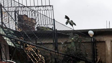 Fotografía de una calle afectada por el paso del huracán Melissa este miércoles, en Santiago de Cuba (Cuba).