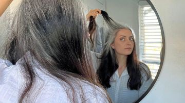 Adolescente con canas