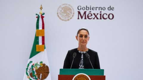 "Tienen que entregarlos de inmediato porque no cometieron ningún delito", indicó Sheinbaum.