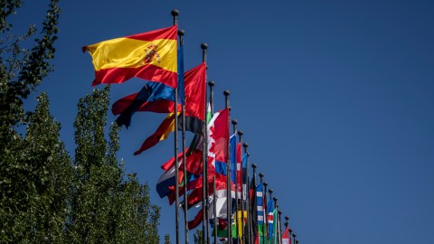 "Tuvimos un rezagado, era España", declaró Trump en el Despacho Oval.