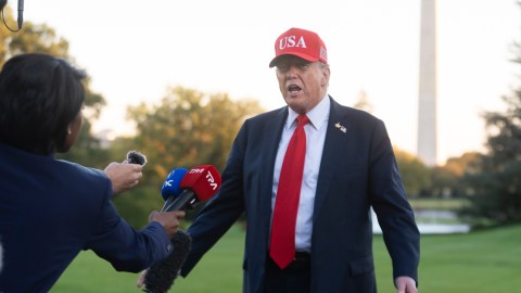Trump hizo las declaraciones en una entrevista con el presentador Sean Hannity de FOX News