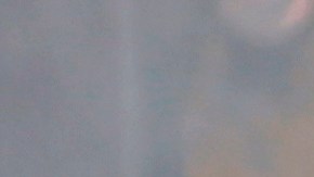 Un trabajador del Departamento de Servicios Generales de Albany extiende asfalto caliente durante un proyecto de pavimentación de calles en Albany, Nueva York.