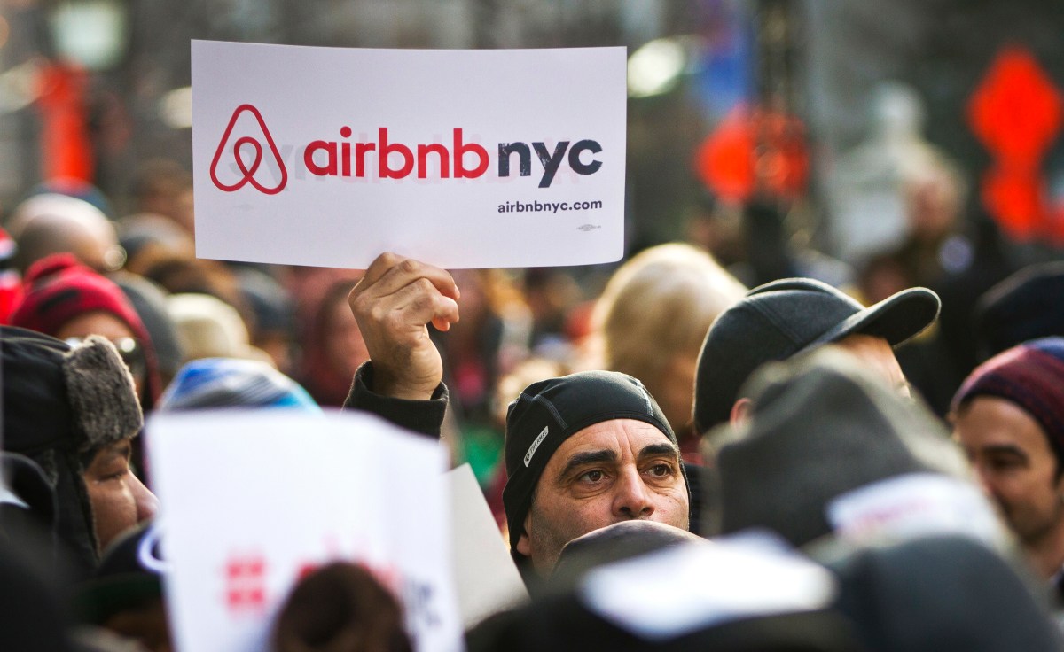 Airbnb presiona por flexibilizar normas de alquiler en NY antes de posible era Mamdani