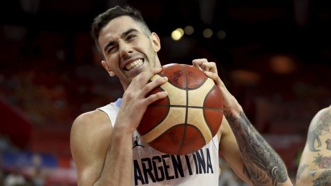 Basquetbolista argentino Luca Vildoza fue detenido por agredir a una enfermera de la Cruz Roja en Italia